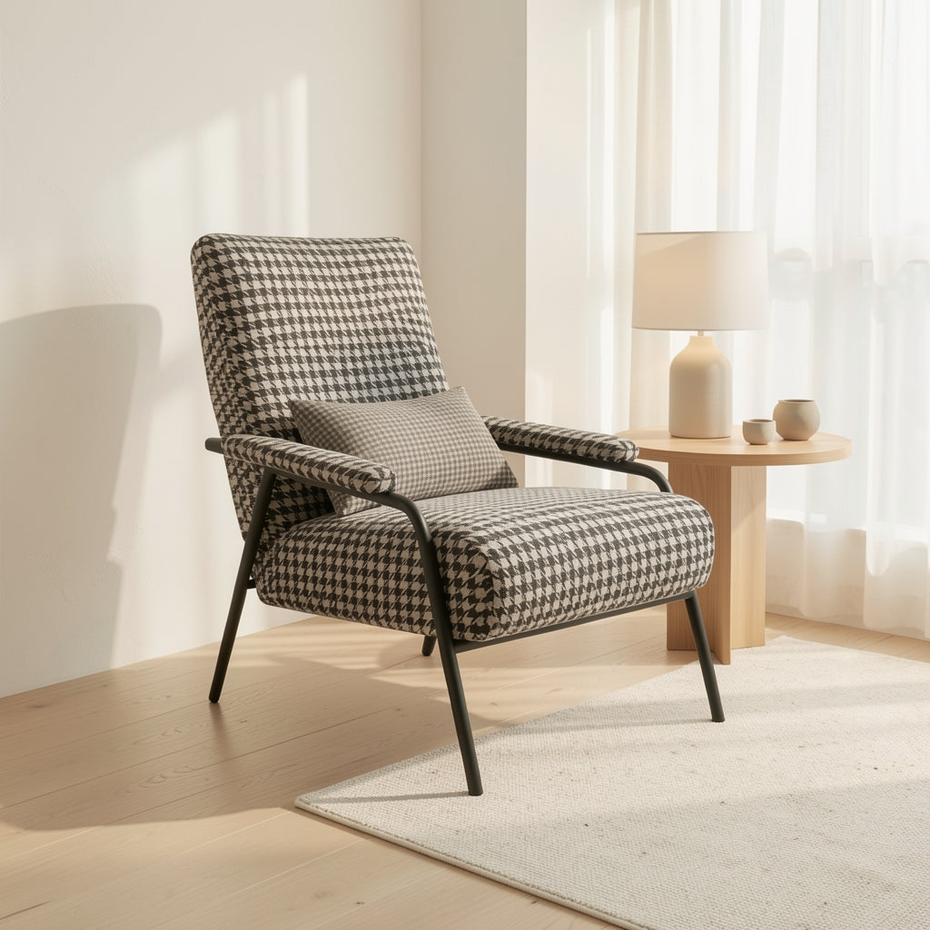 Mid-century Modern Lounge Chair (DYC01) in soft oak daylight